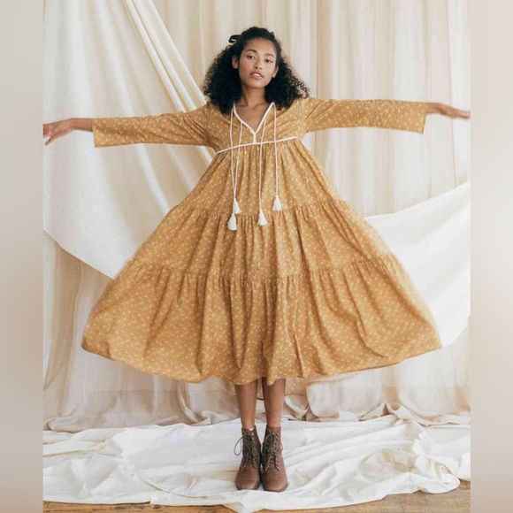 The Paloma Dress XS in Biscotti Cosmos Floral - Picture 1 of 9